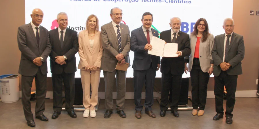 Instituto Rui Barbosa e Associação Brasileira das Escolas do Legislativo e de Contas assinam acordo de cooperação para promoção de ações técnico-científicas