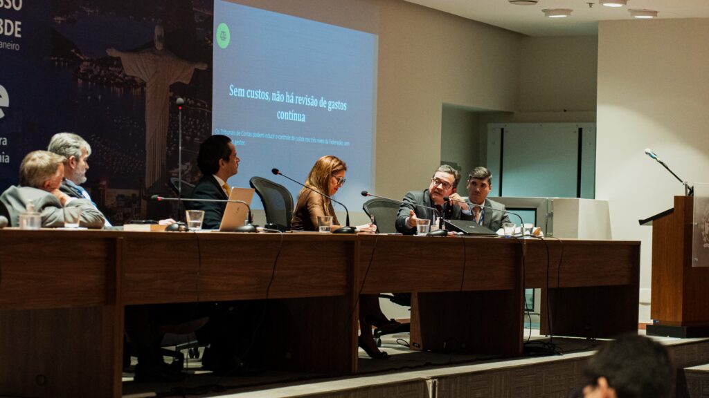 Diretor Edilberto Pontes representa a Atricon em Congresso da ABDE, no Rio